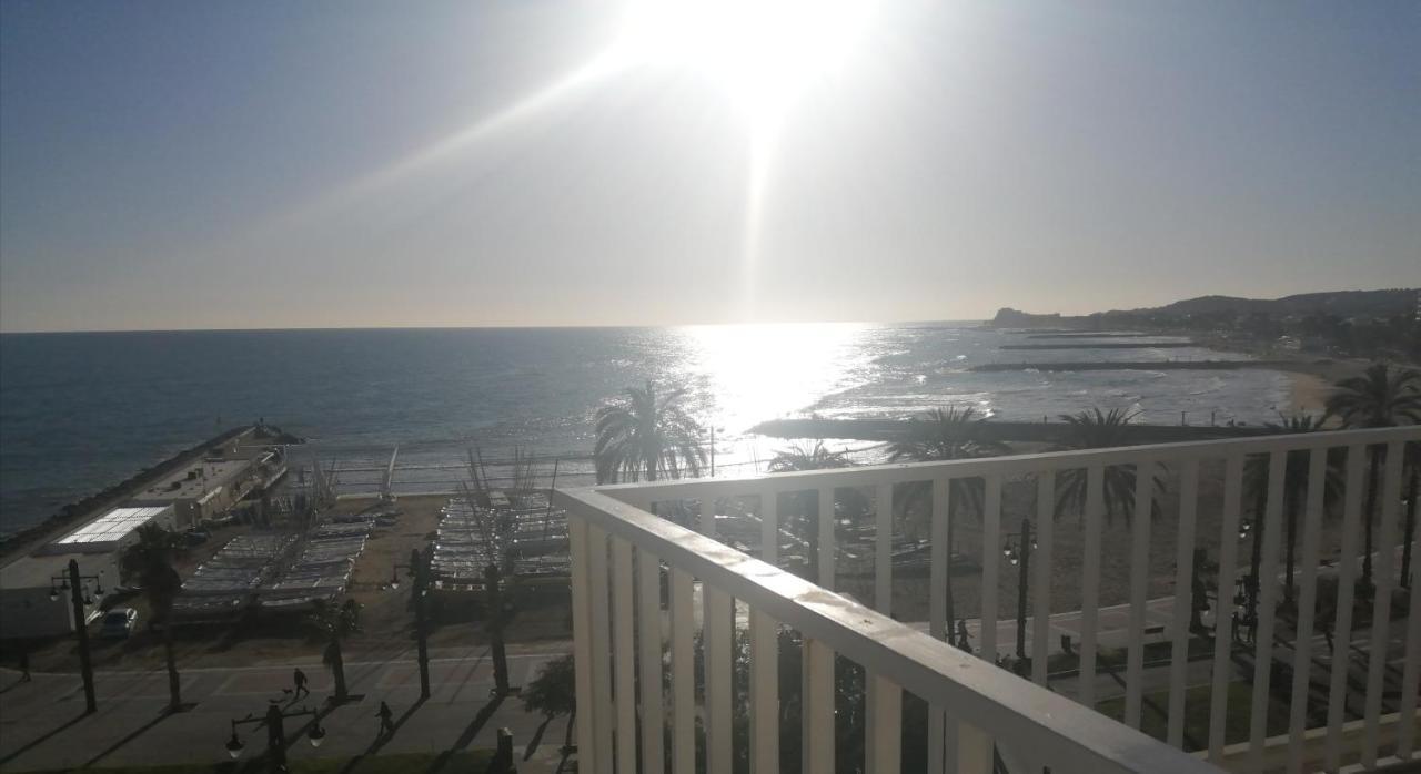 Апартаменты Atico Con Fantasticas Vistas Al Mar Y La Iglesia Сиджес Экстерьер фото