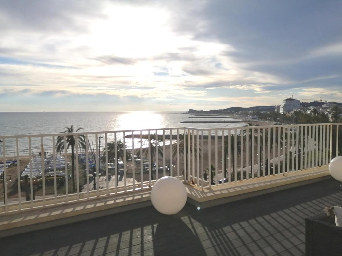Апартаменты Atico Con Fantasticas Vistas Al Mar Y La Iglesia Сиджес Экстерьер фото