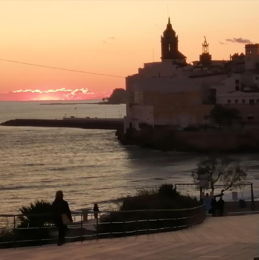 Апартаменты Atico Con Fantasticas Vistas Al Mar Y La Iglesia Сиджес Экстерьер фото