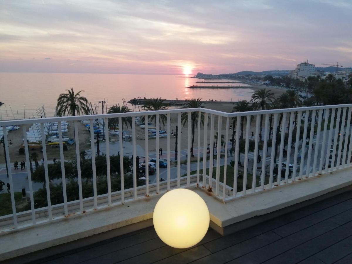 Апартаменты Atico Con Fantasticas Vistas Al Mar Y La Iglesia Сиджес Экстерьер фото