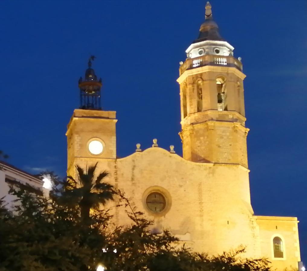Апартаменты Atico Con Fantasticas Vistas Al Mar Y La Iglesia Сиджес Экстерьер фото