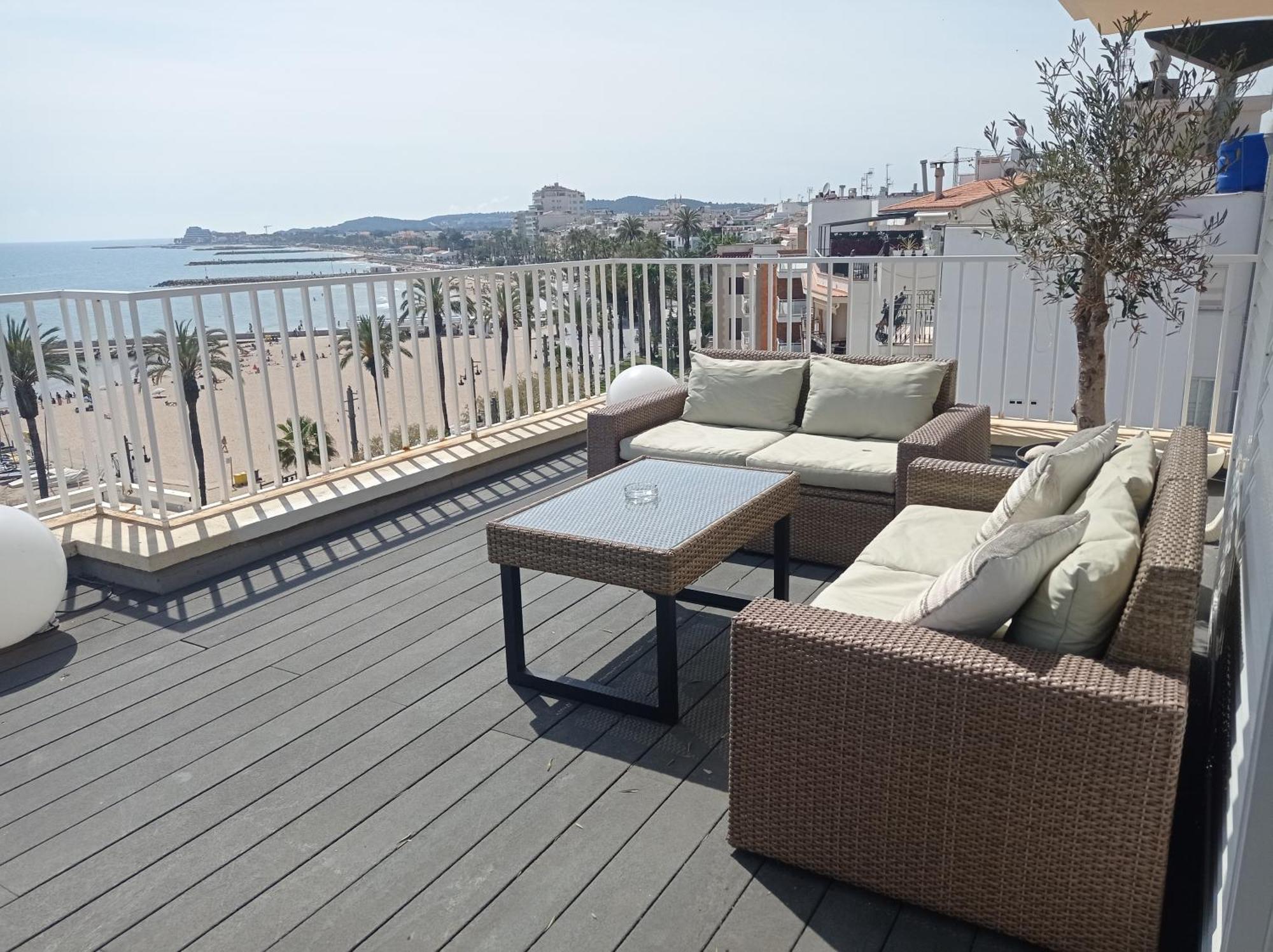 Апартаменты Atico Con Fantasticas Vistas Al Mar Y La Iglesia Сиджес Экстерьер фото